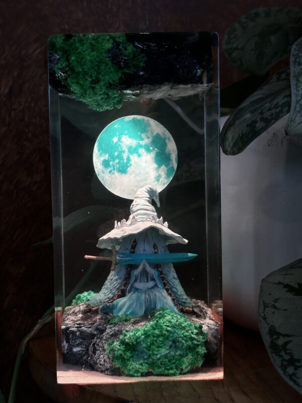 Ranni Elden Ring Lamp, detailed resin night light featuring Lunar Princess Ranni for gamers and collectors.