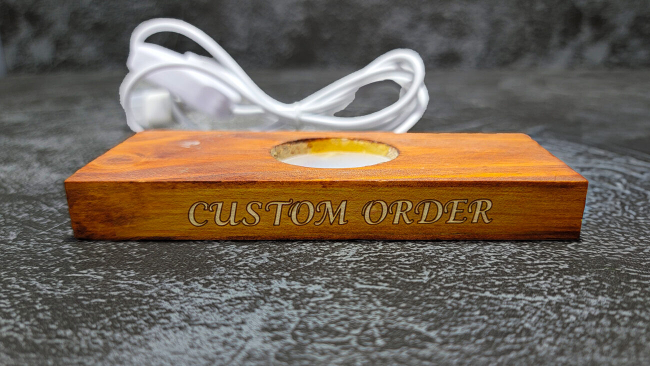 Wooden RGB LED lamp base – USB powered, remote control, center or right LED option, optional laser engraving.
