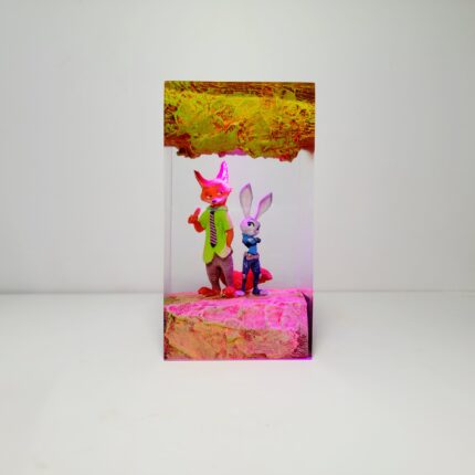 Handmade Zootopia epoxy resin lamp featuring Nick Wilde and Judy Hopps as a night light on a wooden base.
